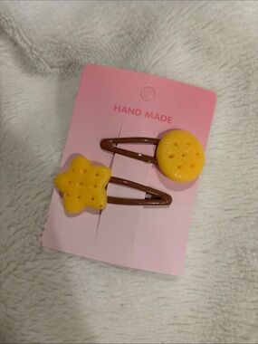 Kawaii Biscuit Shape Hair Clip Set – Set of 2 🍪✨